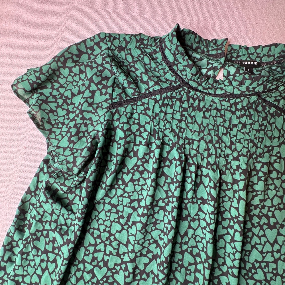 Torrid Green Heart Print Smocked High Neck Blouse Plus Size 2X Flutter Sleeve